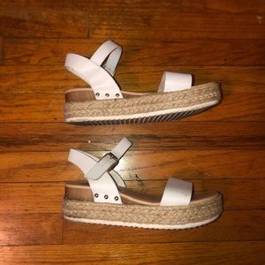 Steve MADDEN white platform sandals  size 7
